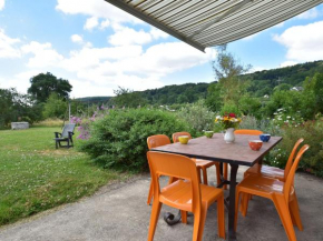 Comfy holiday home in Crux La Ville with fenced garden